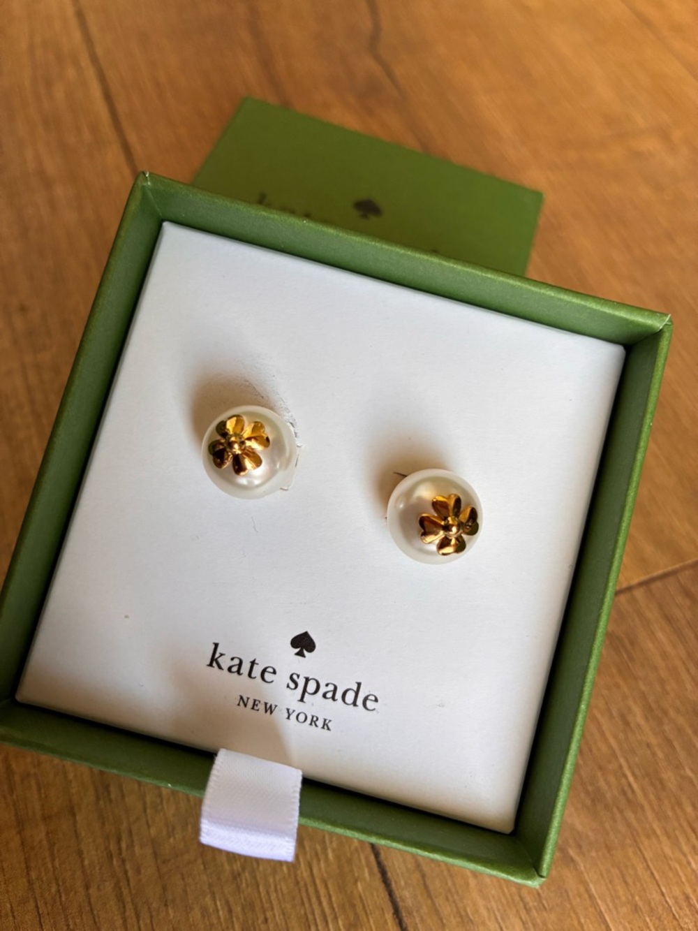 kate spade Green Gift Box with Price Sticker